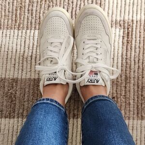 Autry Medalists Mid-top White Sneakers